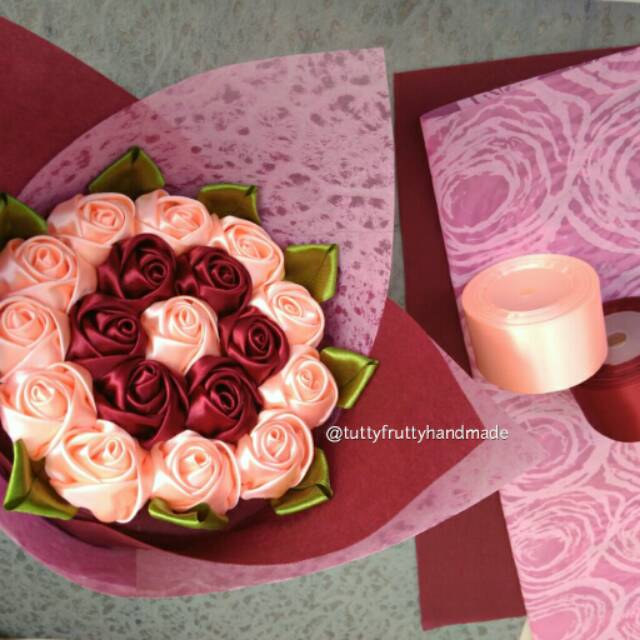 Buket bunga mawar satin rose size L