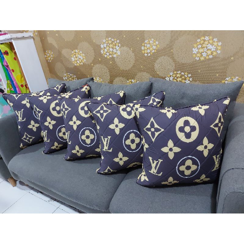 Sarung bantal kursi/sofa motif LV premium terlaris ukuran 50x50 cm