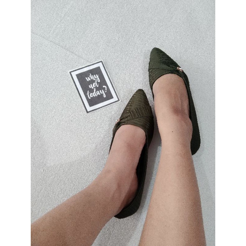 sepatu flat shoes wanita terbaru pesta  LOUISDEAR Sepatu flat shoes bahan satin double E B15