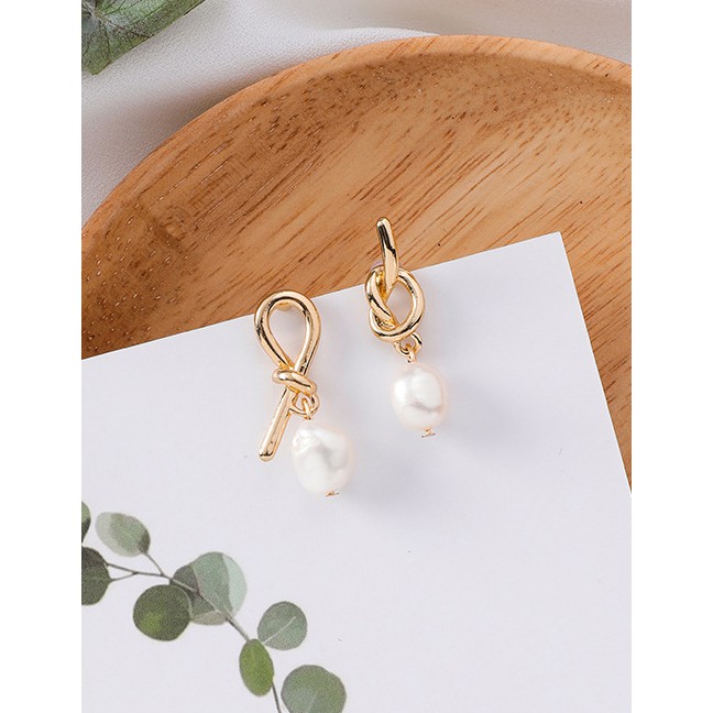 LRC Anting Tusuk Fashion Gold 925 Silver Stud Metal Knot Asymmetric Pearl Earrings F29130