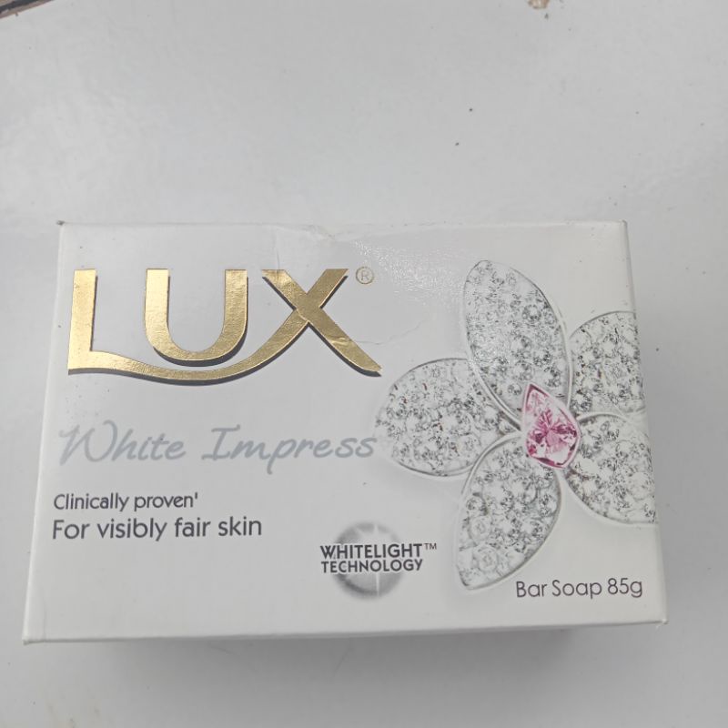 Lux White Impress Sabun Batang 85gr