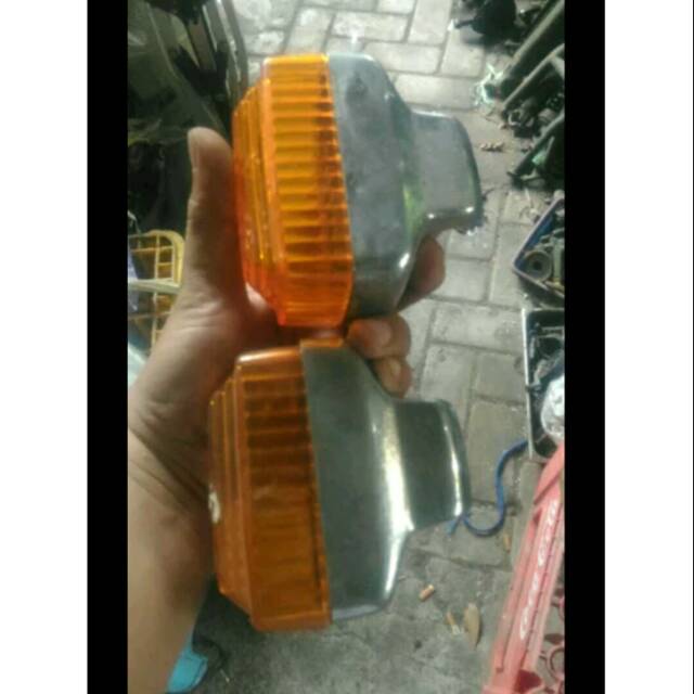 Reting depan yamaha v75