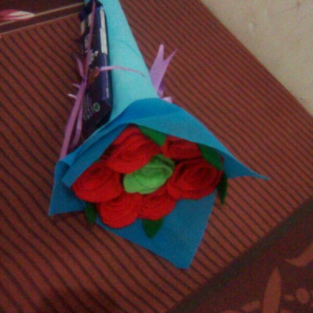 

Buket bunga plus cokelat