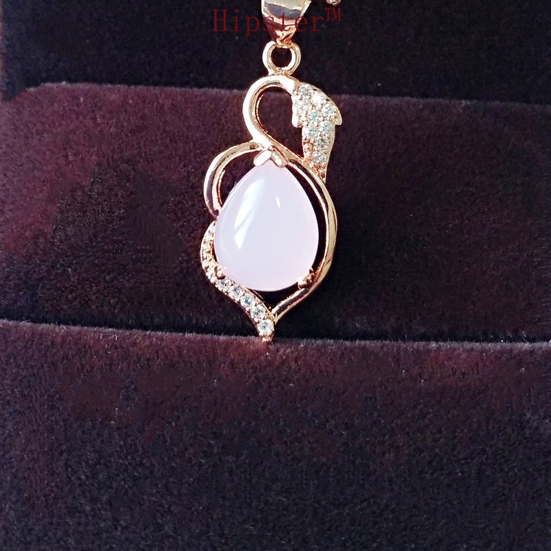 Affordable Luxury Fashion Rose Gold Natural Pink Gemstone Hollow Pendant Simple Clavicle Chain