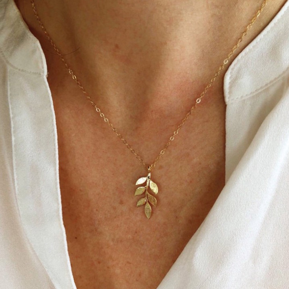 Kalung Rantai Klavikula Hias Liontin Daun Warna Emas Gaya Minimalis Untuk Wanita