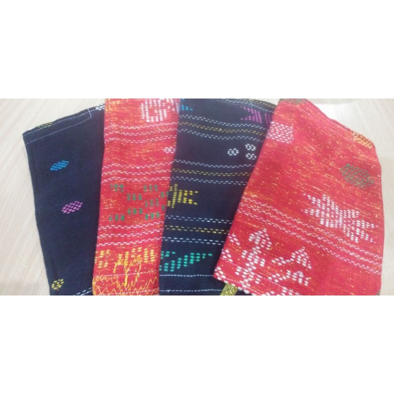 

Sampul Alkitab Kain Ulos