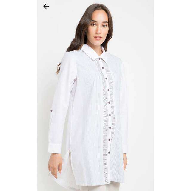 Triset tunik putih