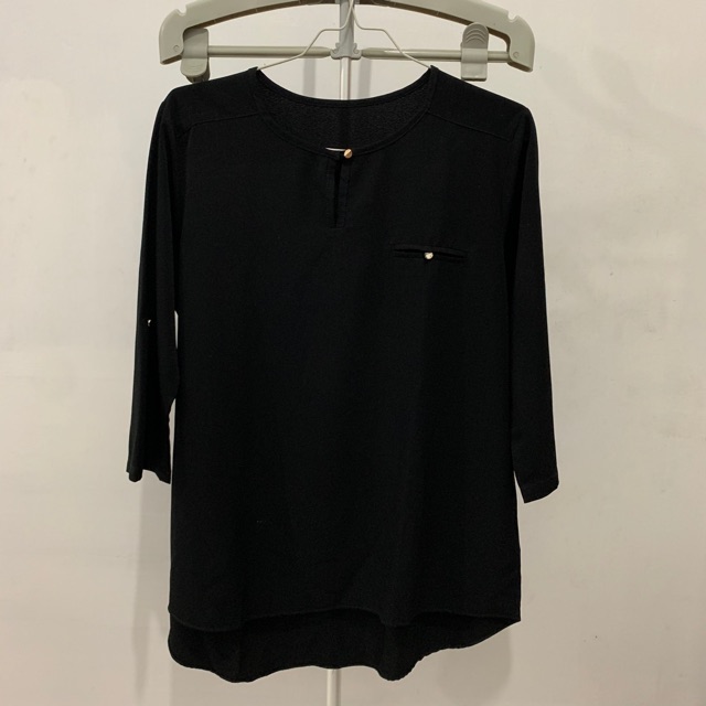PRELOVED BAJU BLOUSE ATASAN WANITA POLOS BASIC HITAM