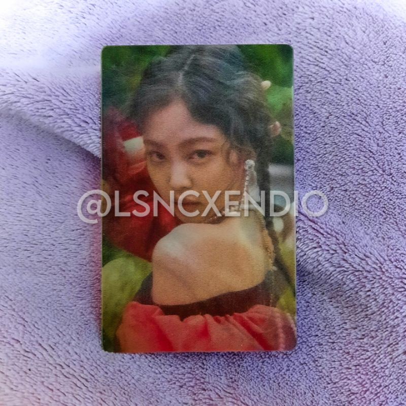JENNIE SOLO LENTICULAR [BOOKED]