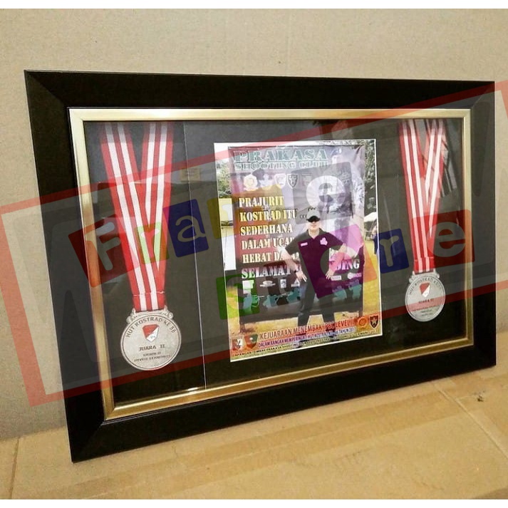 Frame Pajangan Medali dan Sertifikat/Foto