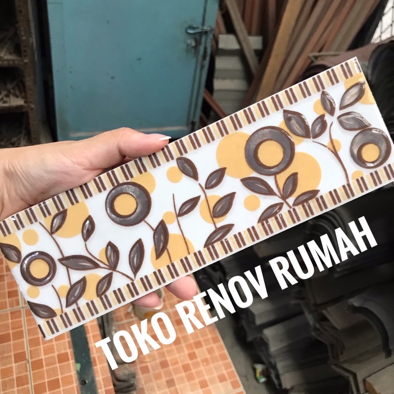 lis keramik 25cm/ list keramik/ bonbon keramik/ lis keramik dinding kamar mandi/ keramik dinding