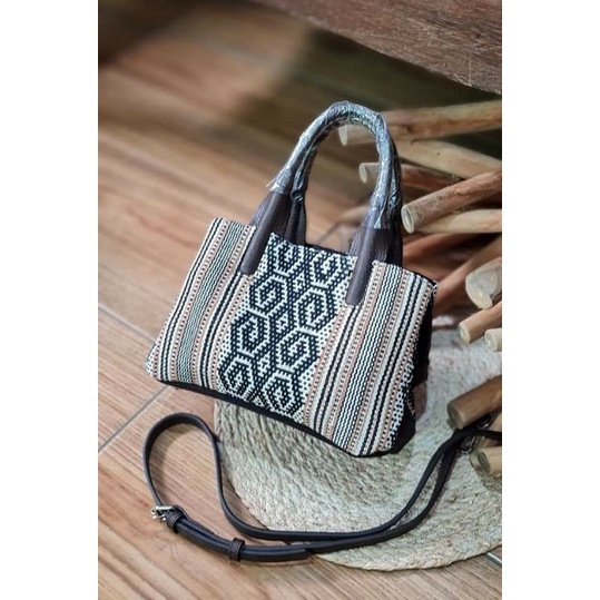WEE HAND BAG ETNIK, HAND BAG TENUN NTT, TAS PESTA ETNIK, TAS PESTA TENUN, TAS HANDMADE KULIT ASLI