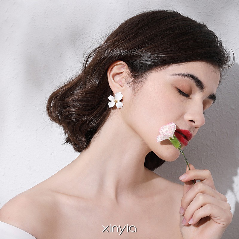 Anting Tusuk Motif Bunga Gaya Korea untuk Wanita