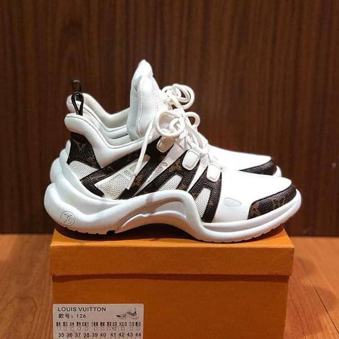 Barang Berkualitas Louis Vuitton Archlight Sneakers White Black Unauthorized Authentic ON SALE