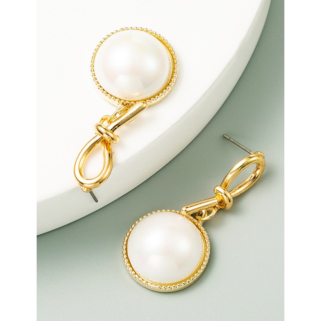 LRC Anting Tusuk Fashion Golden Diamond And Pearl Round Combination Gold Earrings P06263