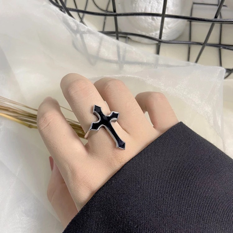 Cincin Model Terbuka Dapat Disesuaikan Bahan Logam Warna Hitam Gaya Vintage Gothic Untuk Wanita