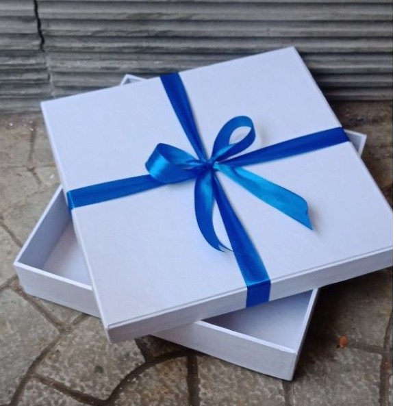 

kotak kado/ hard box (25x25x5cm)