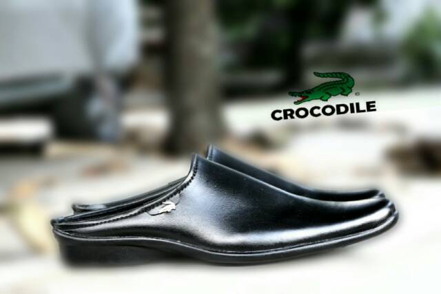 BEST SELLER / SENDAL SEPATU BUSTONG CROCODILE HITAM