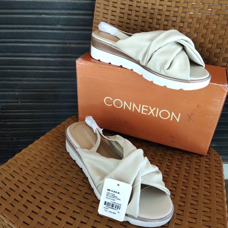 Connexion Sandal Wedges Tali Wanita