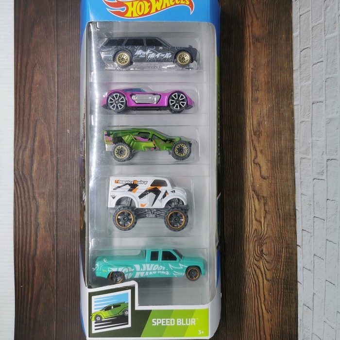 Hot Wheels 71 Datsun 510 Wagon GIFT PACK isi 5 Speed Blur