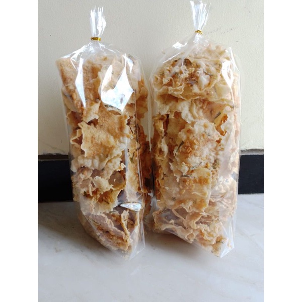

REMPEYEK KACANG TANAH HOME MADE-REMPEYEK KACANG DAUN JERUK 250GR
