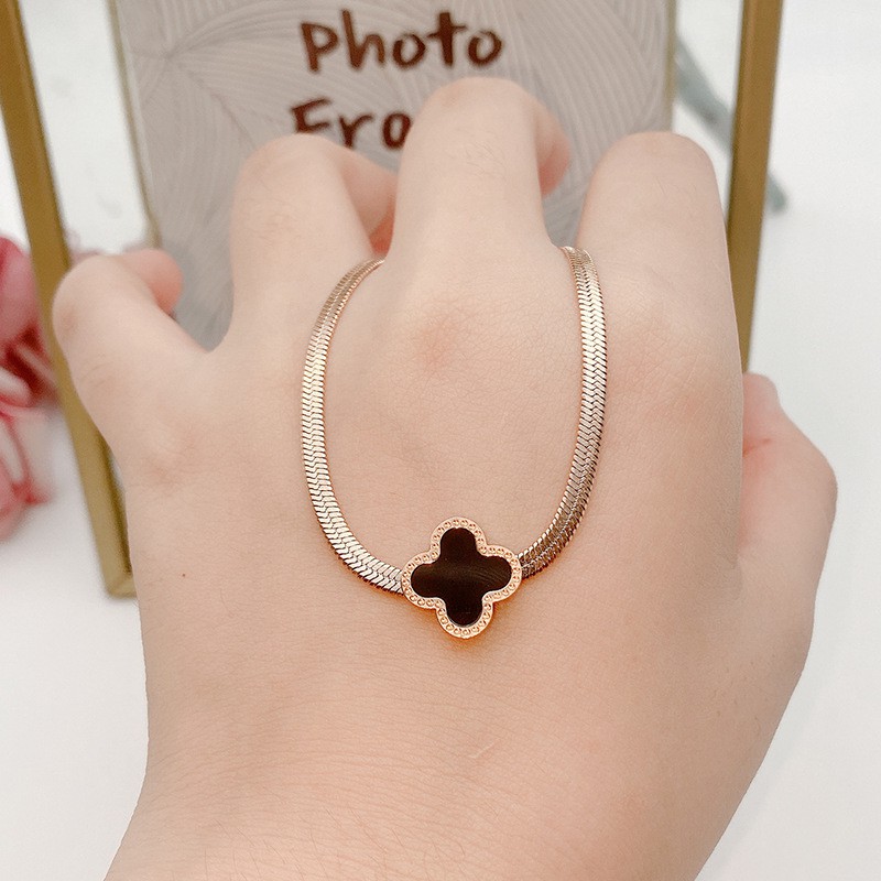 Kalung gepeng clover titanium anti karat korean style model terbaru - ercassia