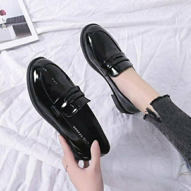 Jual Sepatu Wanita / Sepatu Loafers Wanita / Docmart bella Indonesia