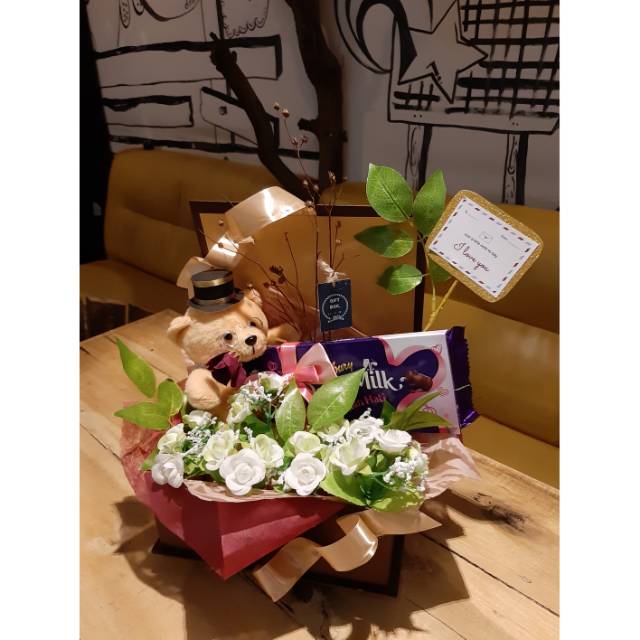 

Valentine parcel coklat cadbury boneka bouquet bunga unik