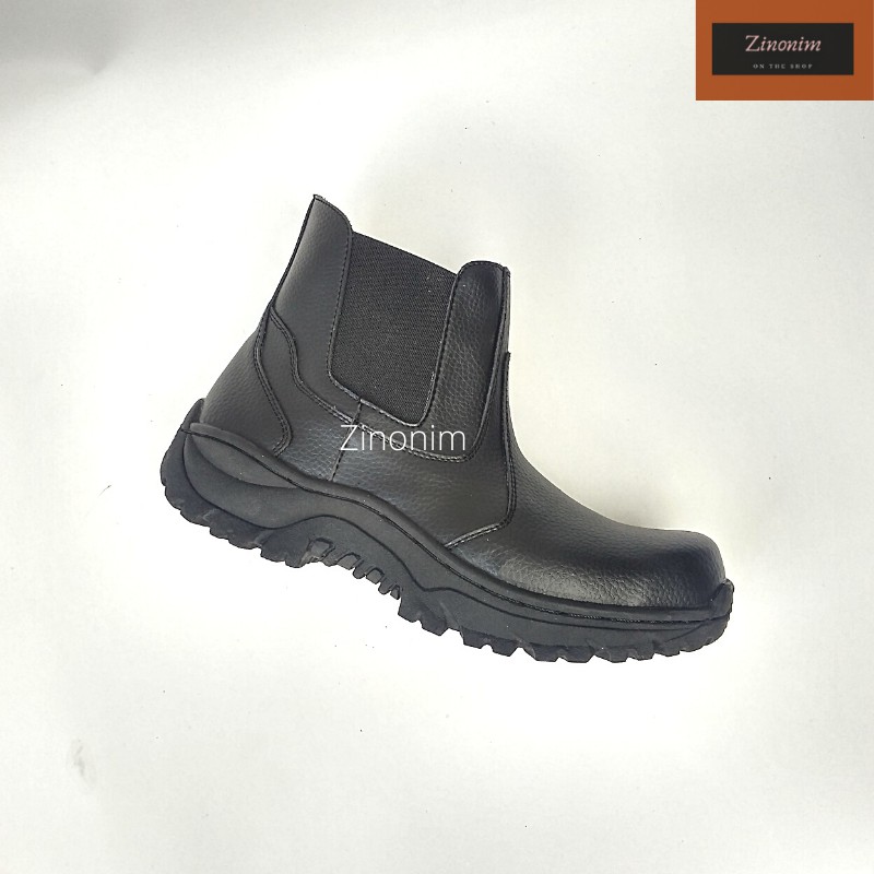 Safety Boot Sepatu Safety Pria Ujung Besi Hitam Slip On Kerja Proyek Lapangan