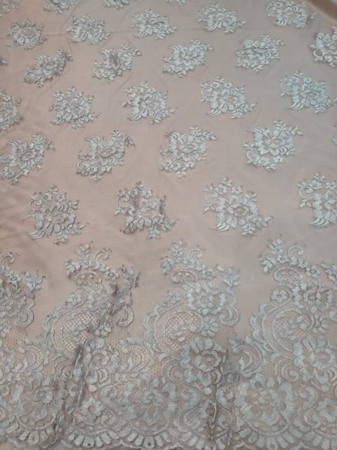 Kain brokat semi prancis