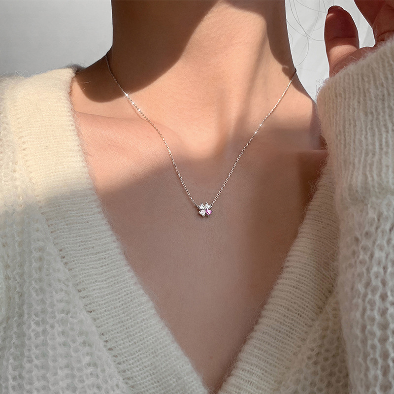 Kalung Rantai Klavikula Desain Daun Semanggi Aksen Zirkon Gaya Korea Untuk Wanita