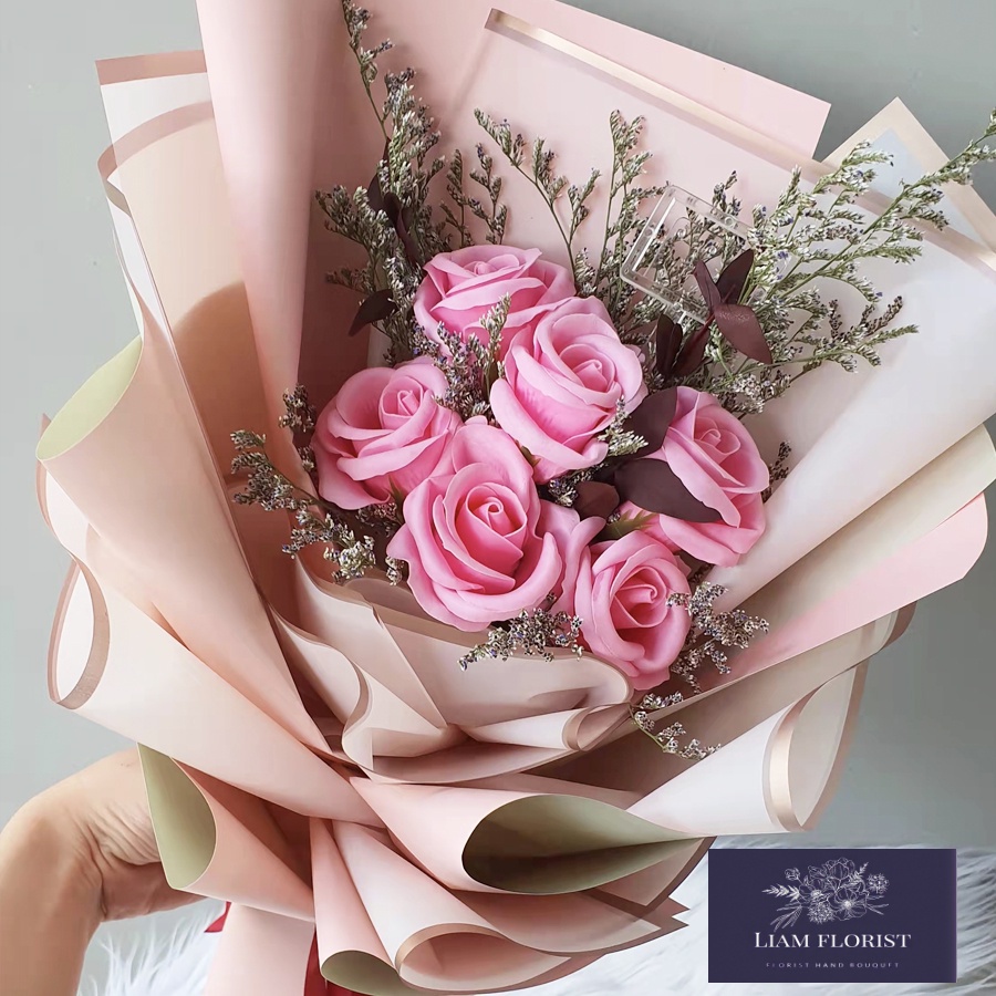 BUKET BUNGA MAWAR 6 STEM SPON/BUKET BUNGA ARTIFICIAL/BUKET ULANG TAHUN ANNIVERSARY WISUDA