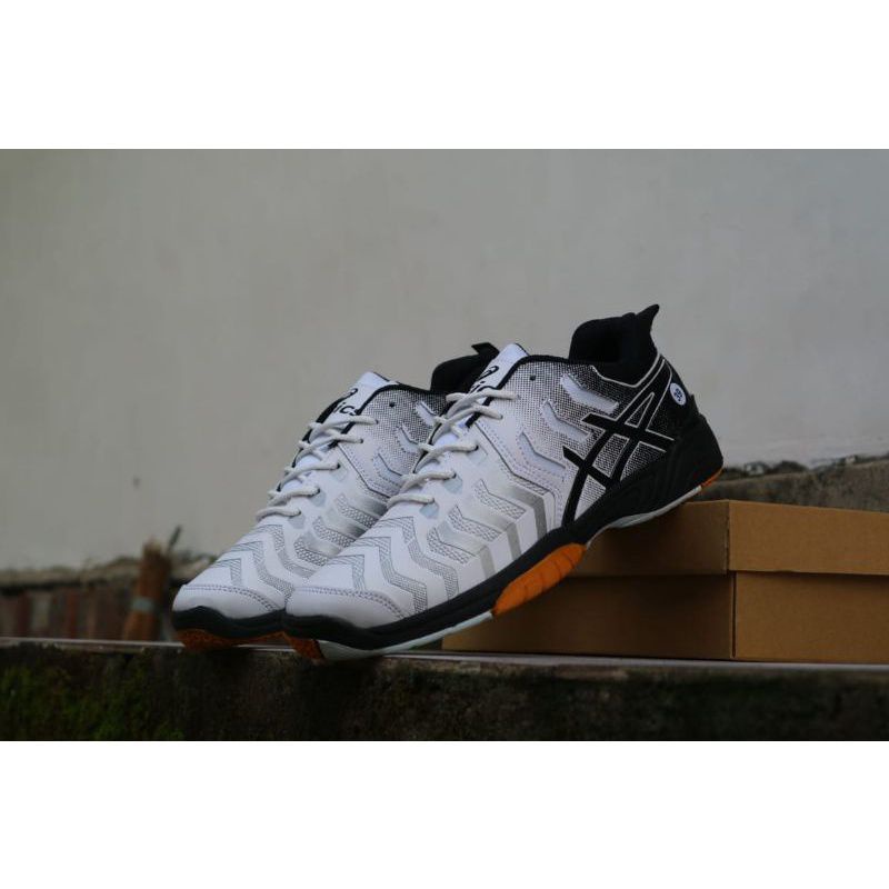 sepatu badminton lining saga lite 2 terlaris