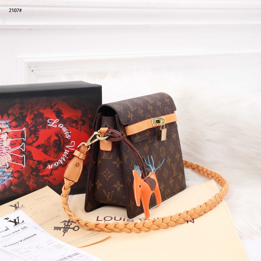 Shoulder Bag With Leather Horse Keychain #2107