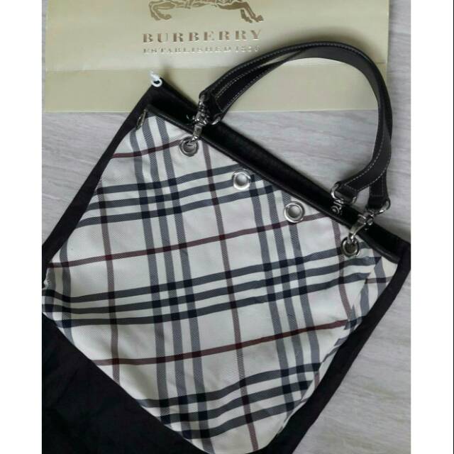Burberry authentic tote. (Preloved)