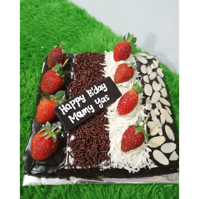 

﻿Kue Ulang Tahun/Brownies Ultah Kekinian/Brownies Ucapan Ultah/Brownies Persegi Ukuran 20 (Free Ucapan)