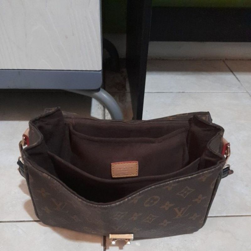 Tas Pinggang Wanita Louis Vuitton