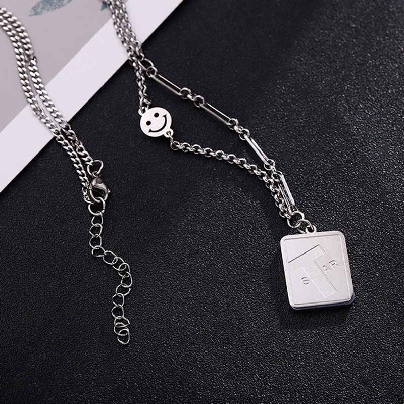 Jepang dan Korea gaya hip hop huruf titanium steel square piring liontin kalung wanita ins sederhana