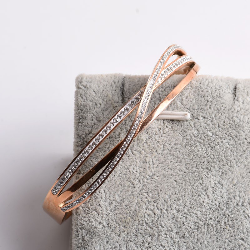 Silang Garis Flash Berlian Baja Titanium Gelang Perempuan 18k Rose Gold Anti Karat All-Match Fashion Bracelet