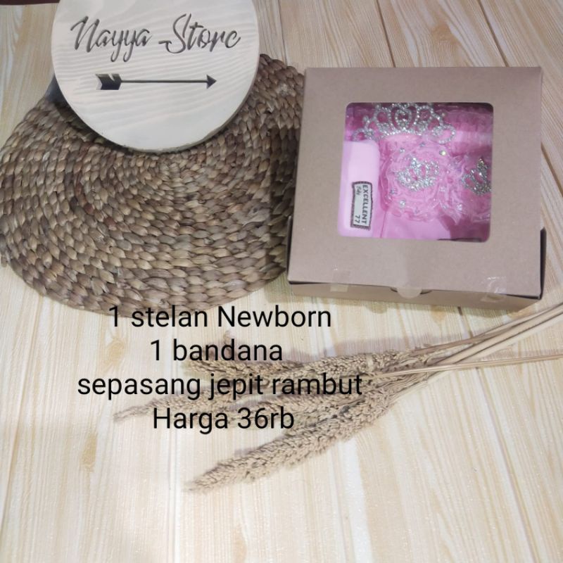 hampers / kado / bingkisan untuk bayi baru lahir isi stelan bandana dan jepit rambut