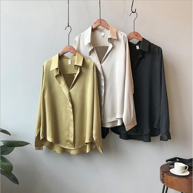 Kemeja V Neck Lengan Panjang Model Longgar Warna Champagne Kemeja V Neck Lengan Panjang Model Longgar Warna Champagne