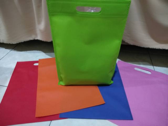 

RB Goodie bag Oval 25x35 (Paket ekonomis 100pcs) Mix warna