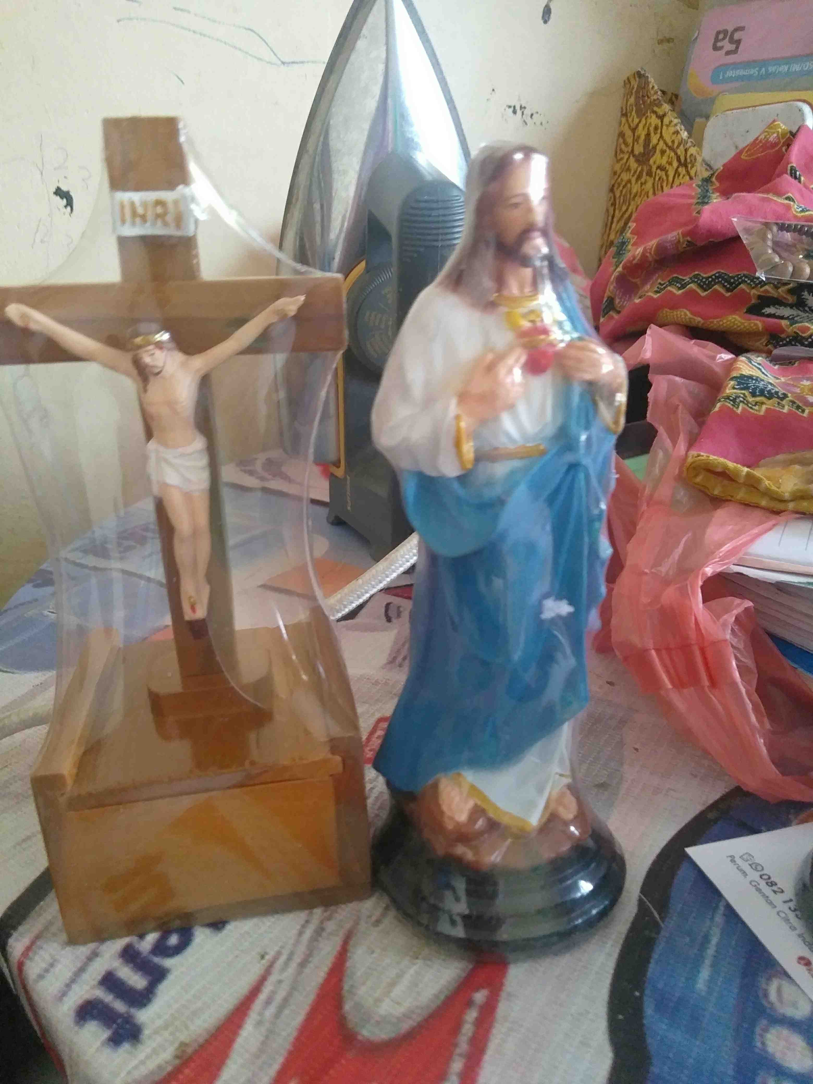 Salib Dinding Gantung Motif Kayu Dengan Corpus Yesus 23cm