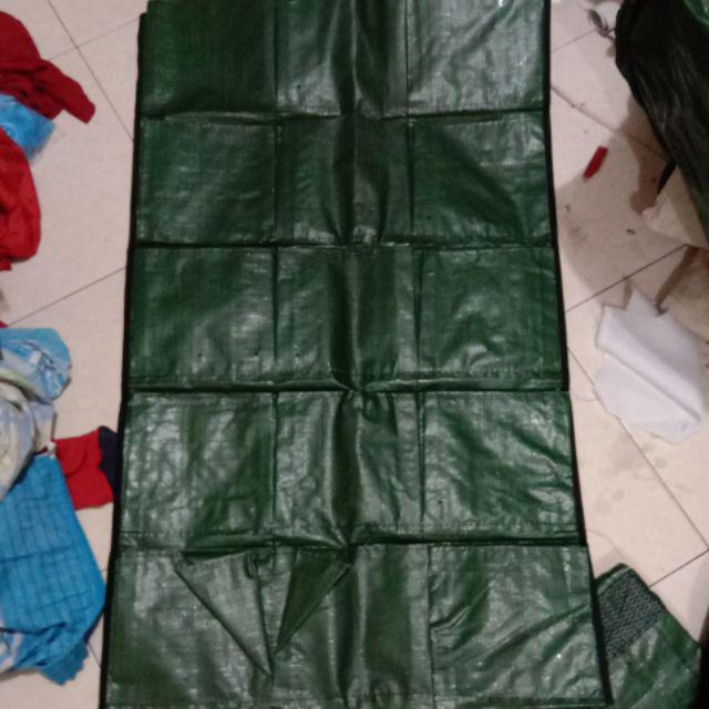 Wall Planter 15 Kantong (vertical)