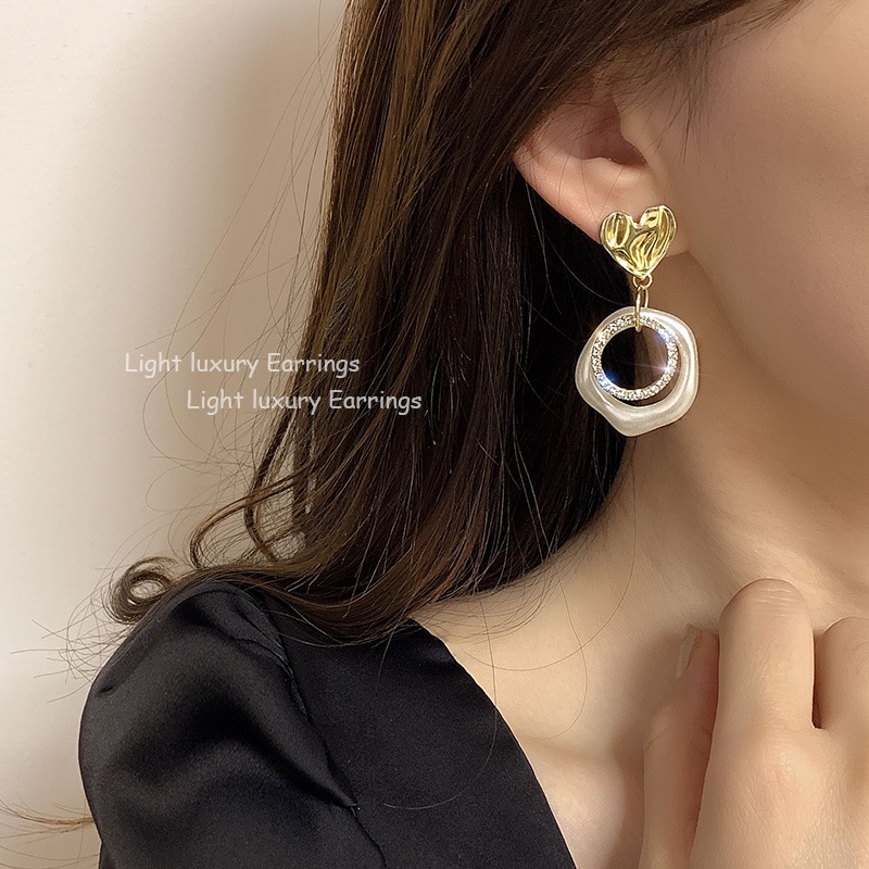 Bunga Anting Mutiara Korea Ringan Mewah dorp earrings Wanita2023Fashion Baru Earing Putih