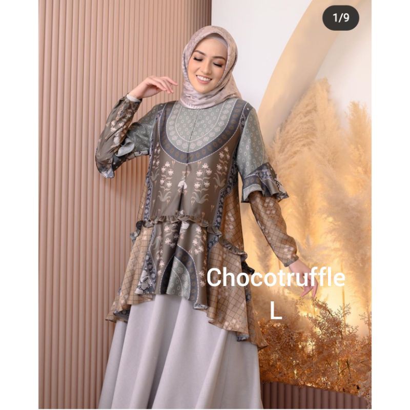 Padma Tunik in Choco truffle Wearing Klamby