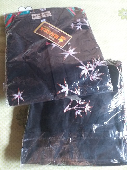 Ruzza Batik Couple Motif Kipas Seragam Keluarga Modern Hitam Merah