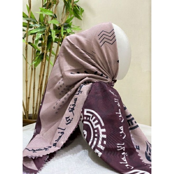 hijab segiempat voal motif koran arab premium / segiempat koran arab lasercut premium sz 115 x 115cm-Man ana maron