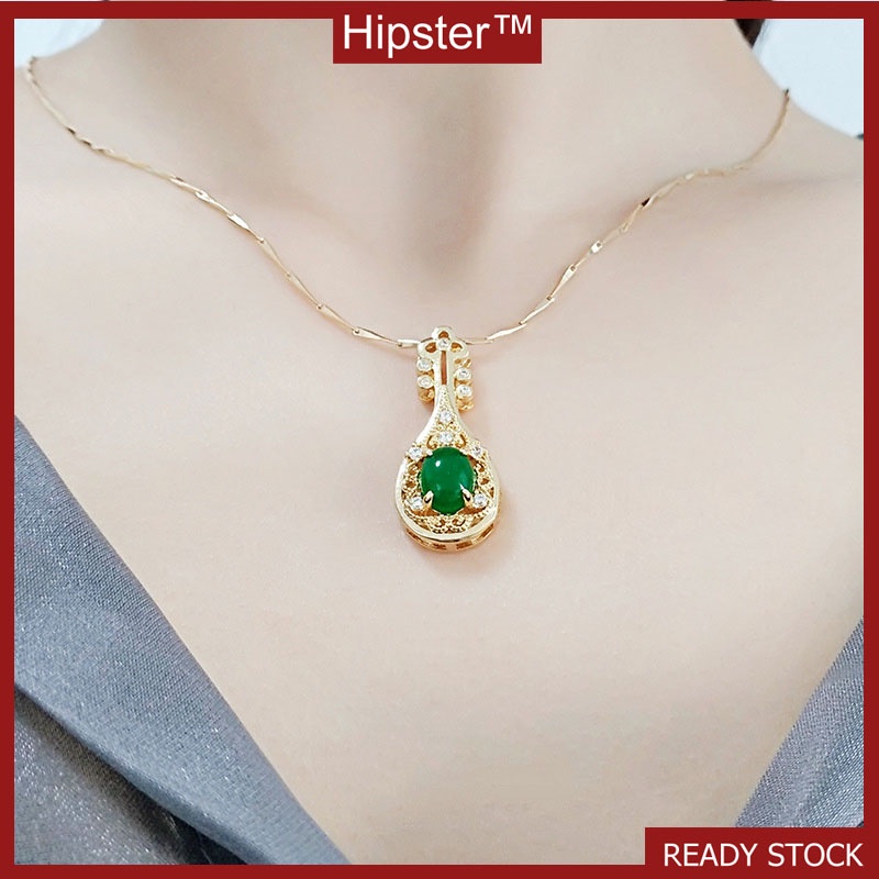 Elegant Emerald Gem Pendant Vintage Gold Clavicle Chain