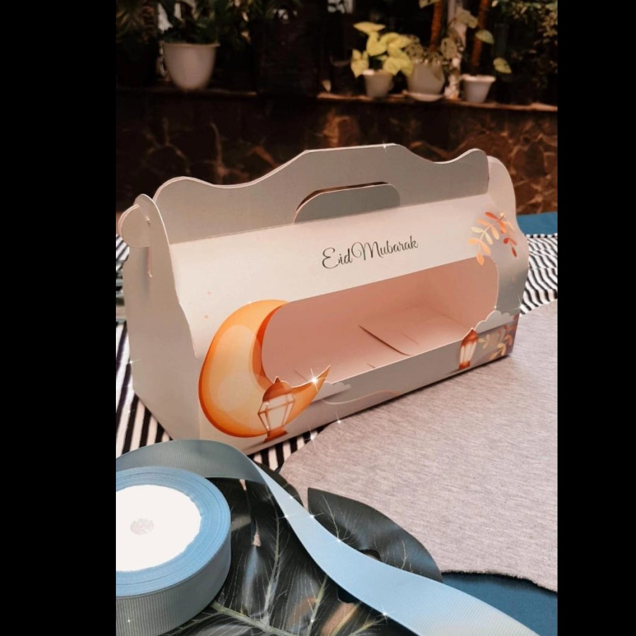 

GABLE BOX DONAT IDUL FITRI UKURAN 27,5X10X7CM